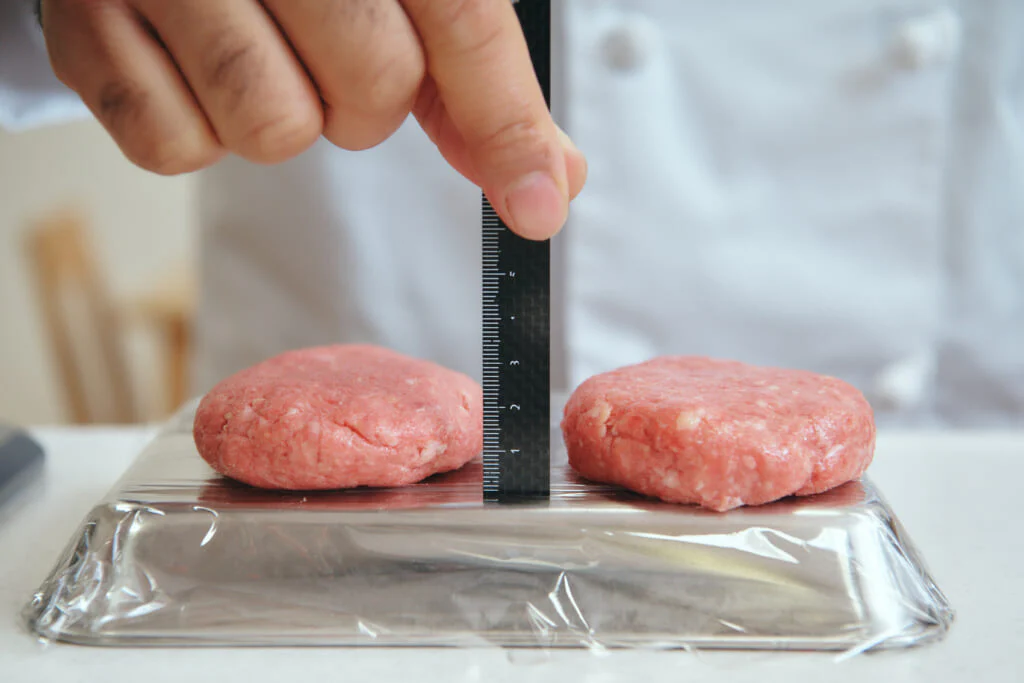焼く前。左側が塩あり、右側が塩なし