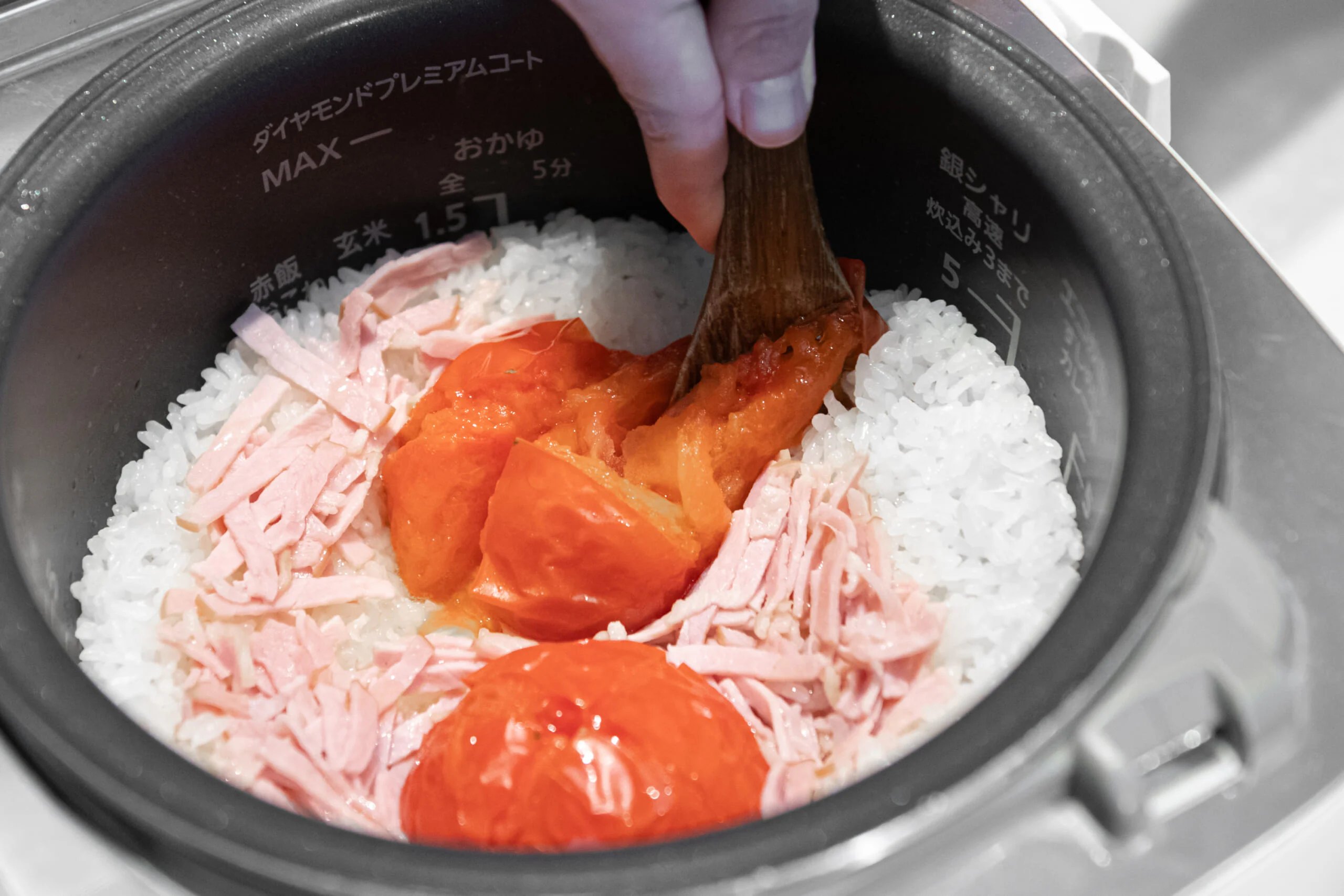 炊飯器で炊くだけ!
野菜がたっぷり食べられる
「炊き込みベジご飯」を市瀬悦子さんに聞く