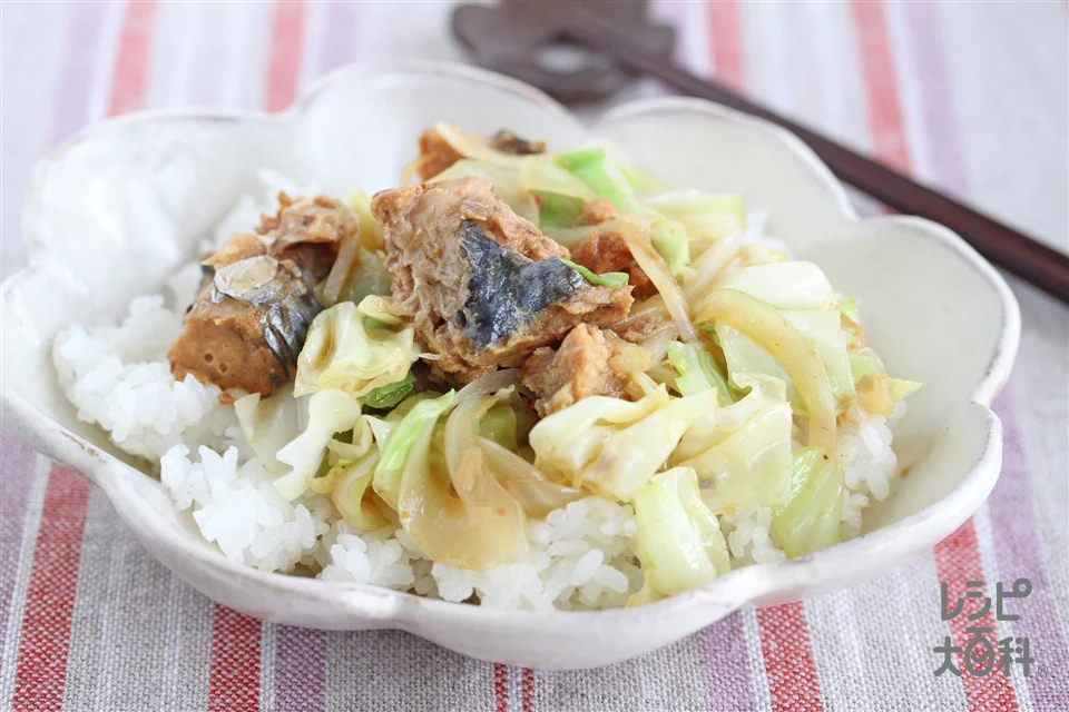 さば味噌キャベ丼 