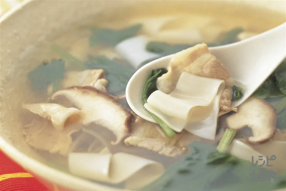 お酢でさっぱり ギョーザの皮と野菜のスープ