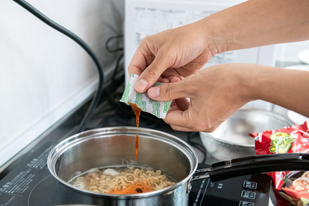タイで50年以上愛される即席麺「Yum Yum®︎」を、味の素㈱が日本で本格