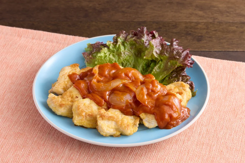鶏むね肉のピカタ　トマトクリームソース