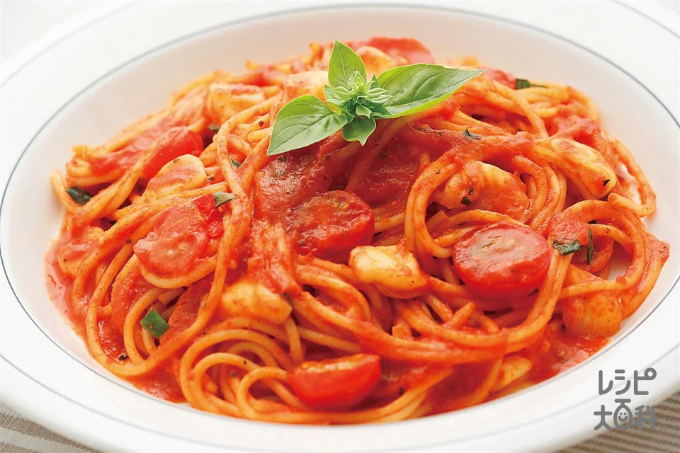 トマトとモッツァレラチーズのパスタ