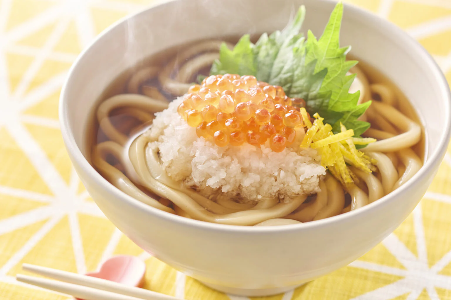 お正月といえばいくら。大根おろしの上にのせると華やかに