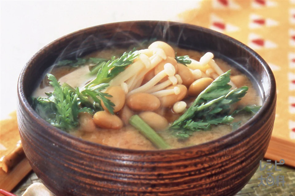 春菊と大豆・えのきだけのみそ汁