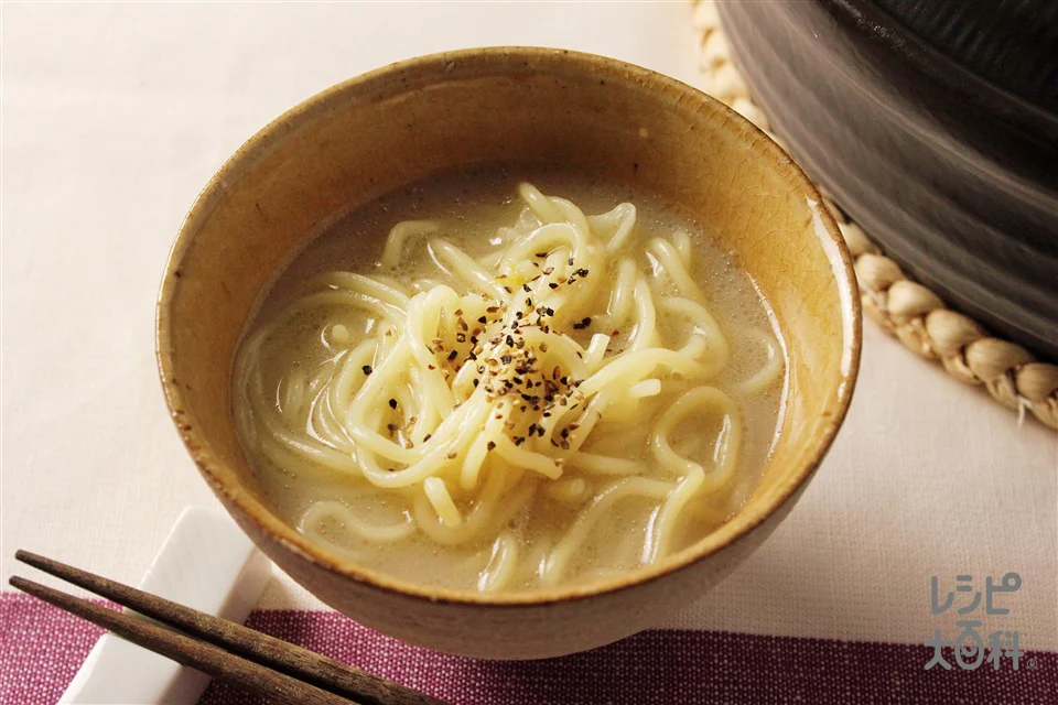 鍋の〆　ガーリック白湯ラーメン
