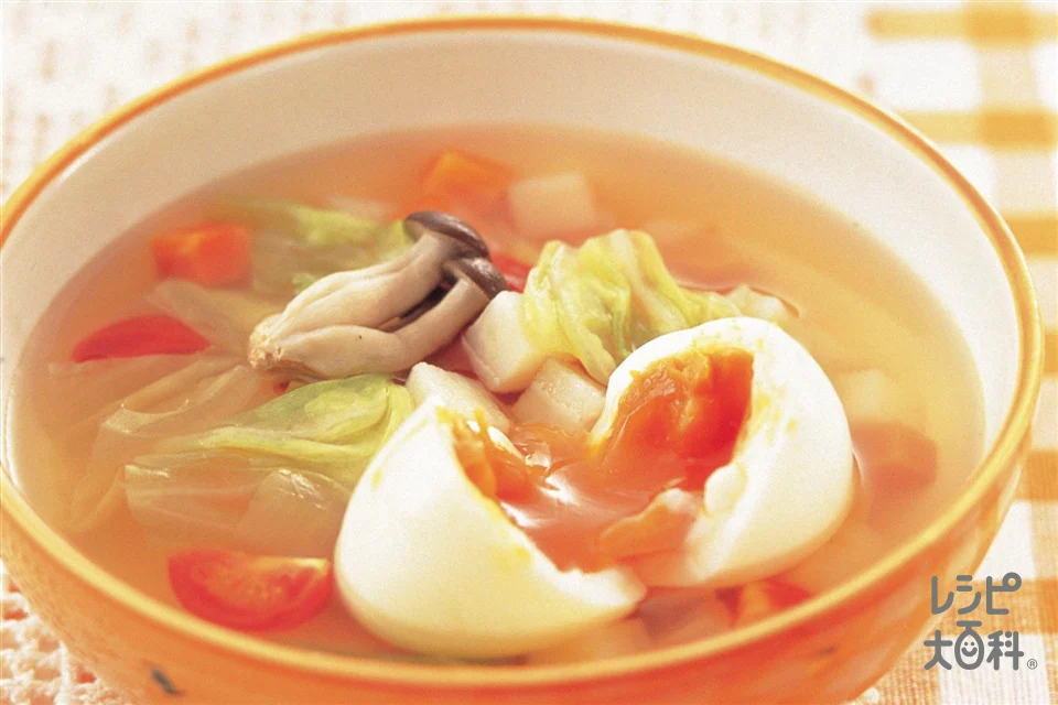 半熟たまごとたっぷり野菜のスープ