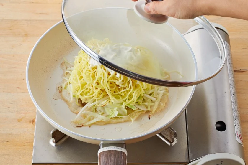 うま味とコクの麺が決め手のお好み焼きのつくり方_7_1