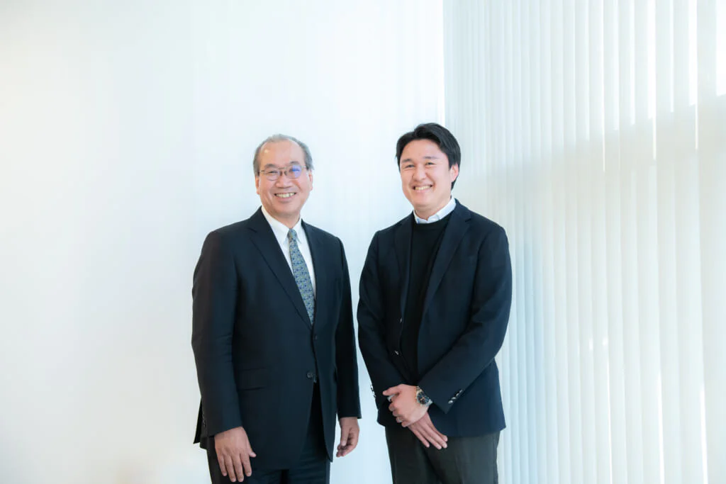 内堀さん(左)と、現在「ピュアセレクト®」を担当する味の素社コンシューマーフーズ事業部の海藏寺透さん(右)。