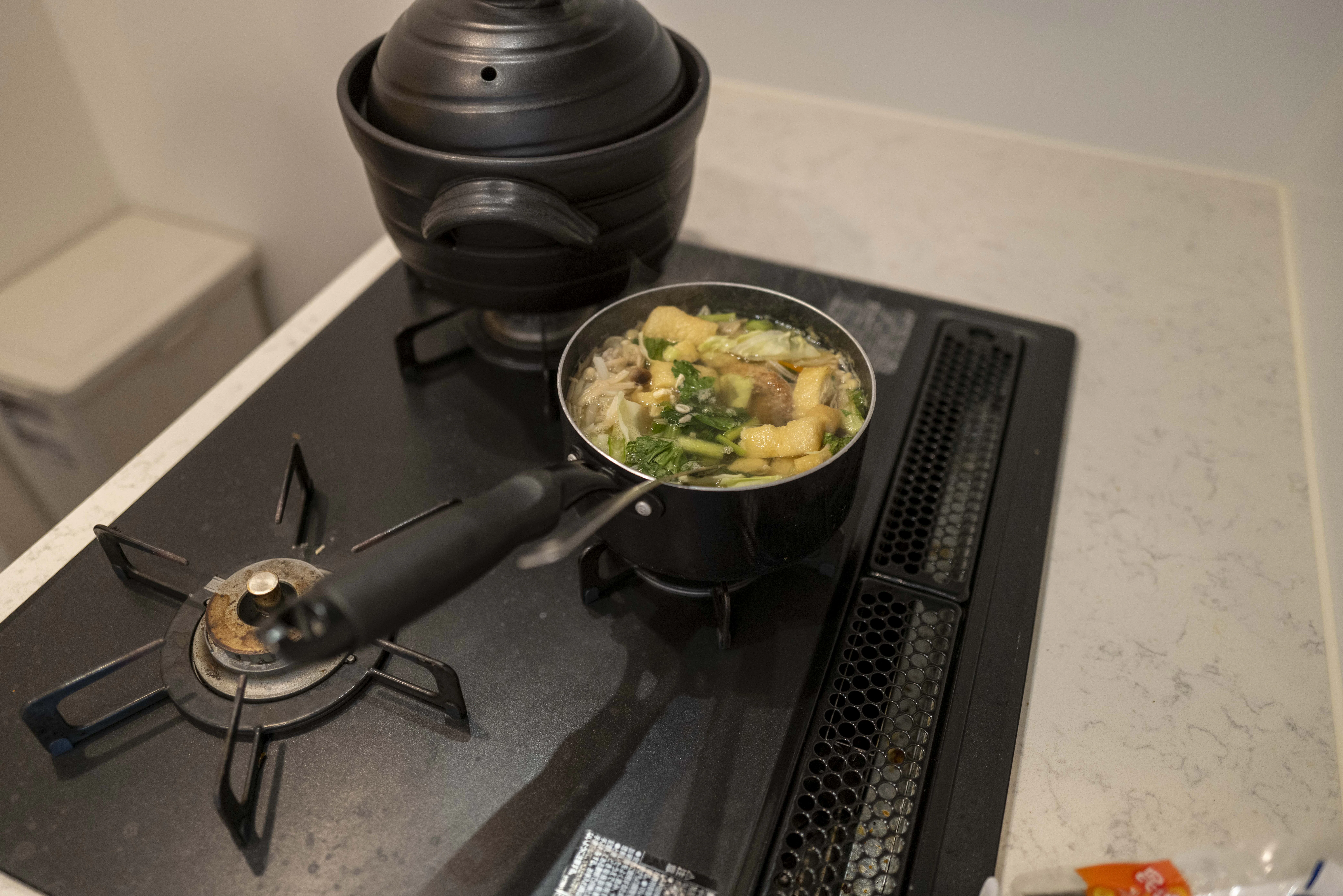 土鍋ごはんと具沢山の味噌汁
