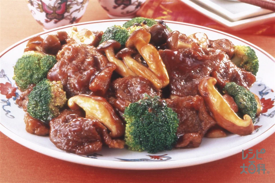 きのこと牛肉のオイスター炒め