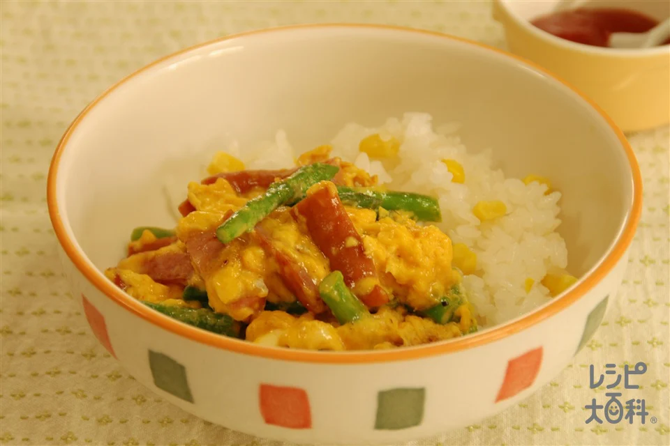 ソーセージとミニアスパラのマヨエッグ丼