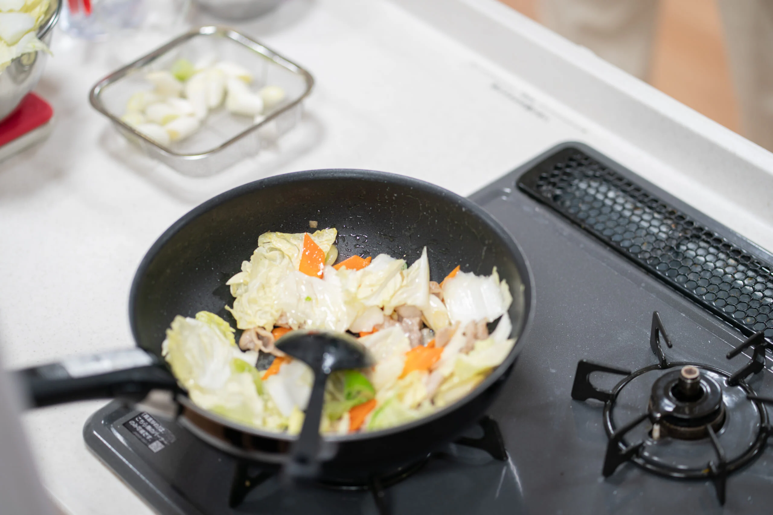 八宝菜やうま煮など、水分が多いキャベツや白菜を使う場合は、具材をしっかり炒めたり煮たりして水分をしっかり出します。