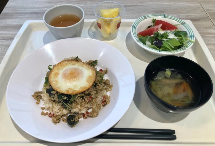 食堂のヘルシーメニューは忙しい社長の味方!