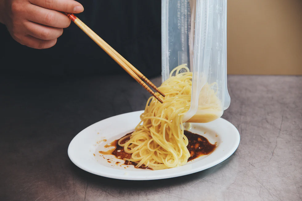 パスタは仕上げにバターを加えるのもポイント。