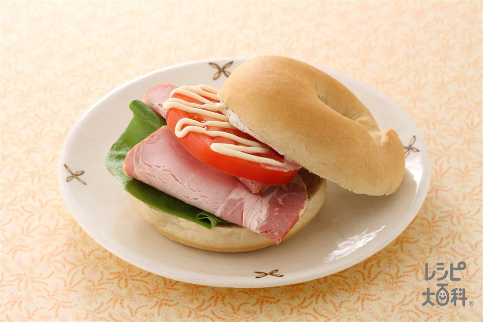 ペッパーチーズとハムのベーグルサンド