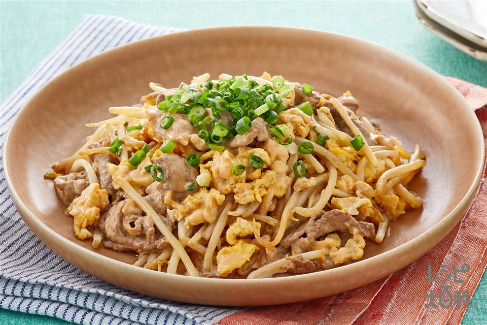 豚肉ともやしのオイマヨ卵とじ