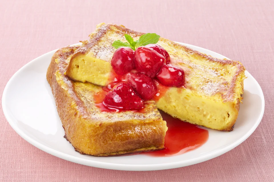 「パルスイート」(液体タイプ)で作るヘルシーフレンチトースト いちごソースがけ