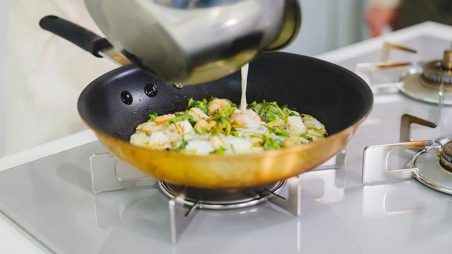 溶かし水まで有効活用する「シーフードとあまり野菜のチヂミ」