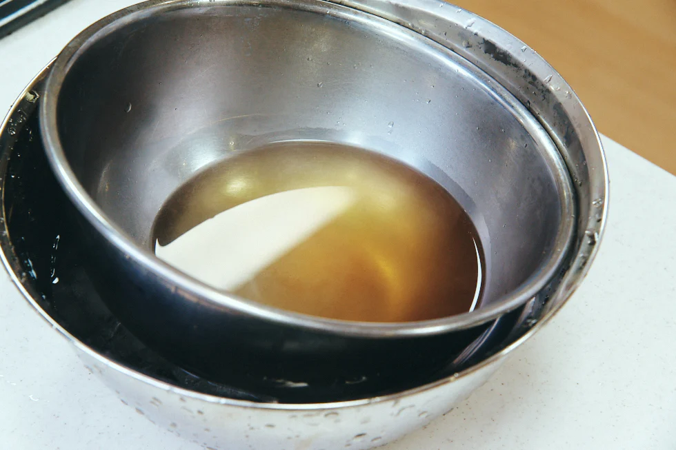 今回は氷水にボウルを入れて冷やしたが、粗熱が取れた後に冷蔵庫に入れてもOK
