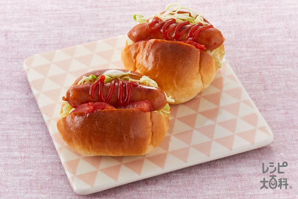 キャベツとトマトとソーセージのロールサンド