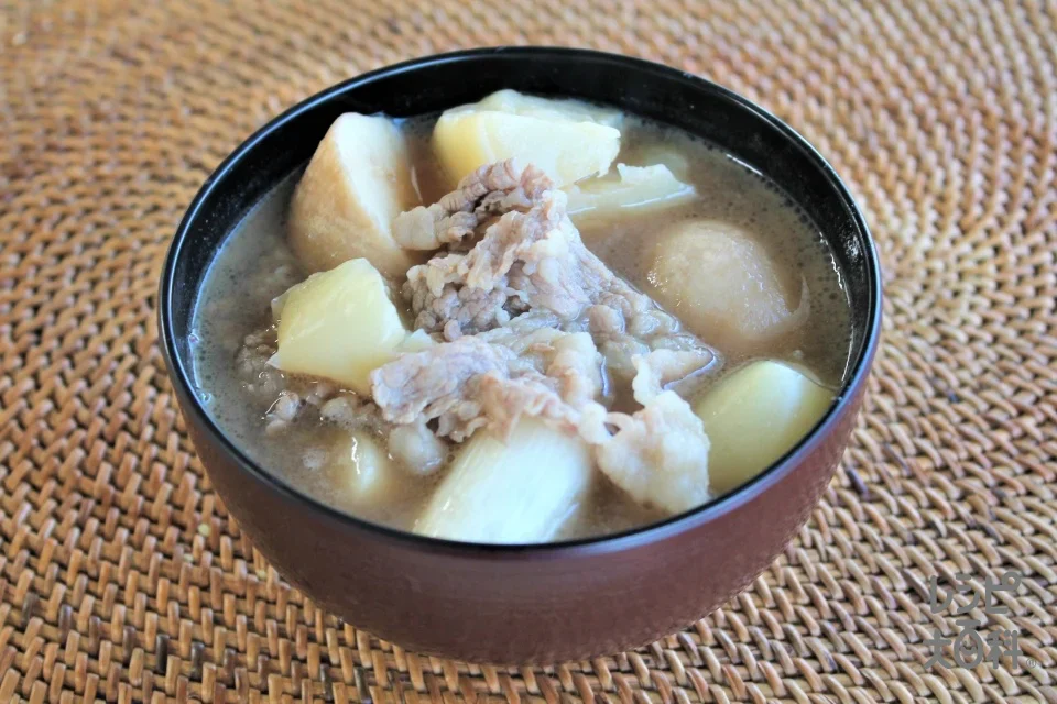 山形県の牛肉と里いもを使ったしょうゆベースの芋煮