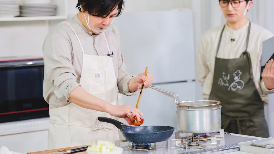 豆板醤を油で炒めておいしい！「肉味噌と白菜のピリ辛あえ麺」