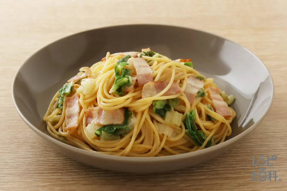 白菜とベーコンのピリ辛にんにくパスタ