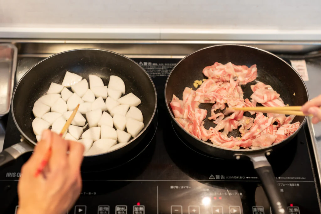 左が「きょうの大皿®︎」の手順に沿ったもの、右が一般的な作り方。