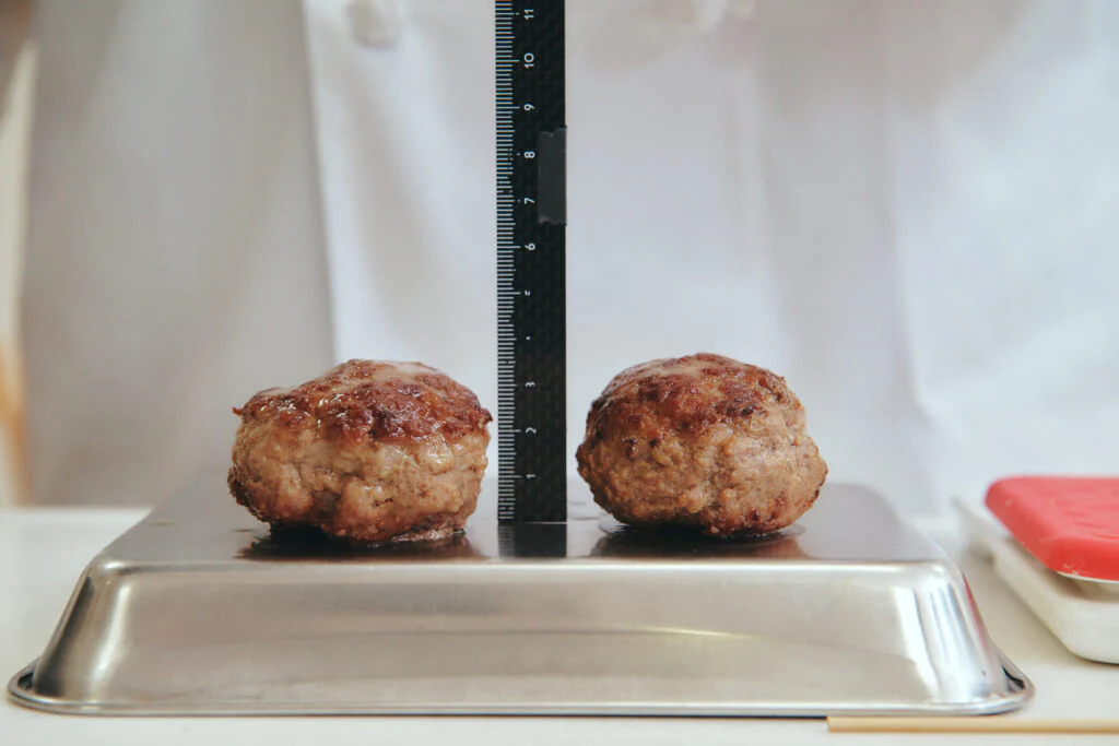 焼いた後。左側が塩あり、右側が塩なし