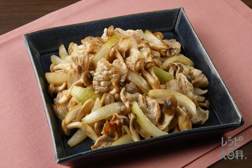 玉ねぎ・しめじ・豚こま肉の炒め物