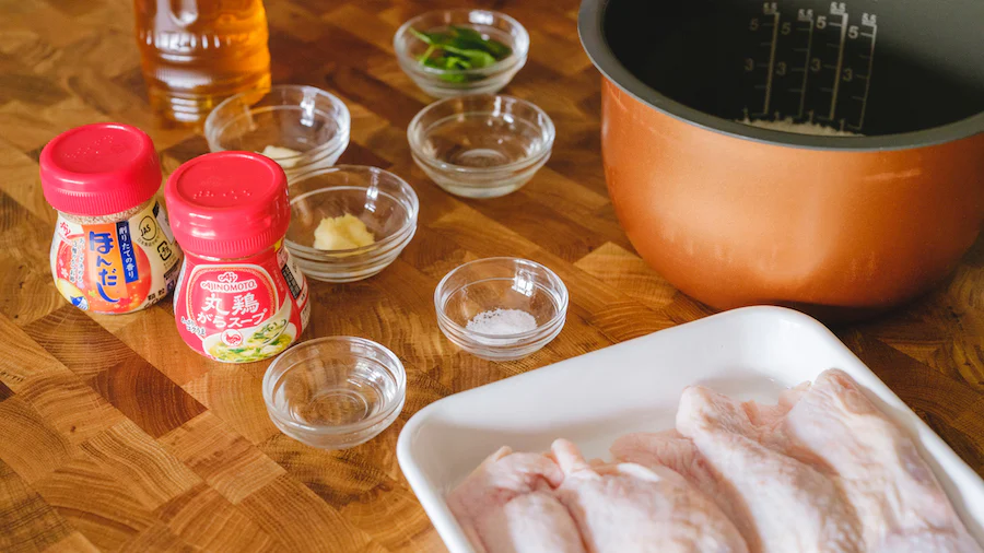 炊飯器でできる本格レシピ!「絶品ほうじ茶鶏飯」の作り方