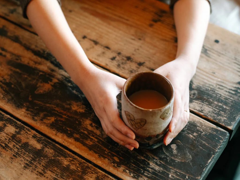 昆布茶にしょうがのすりおろしを小さじ半分ぐらい入れたりするだけでも、温まっておいしいですよ。