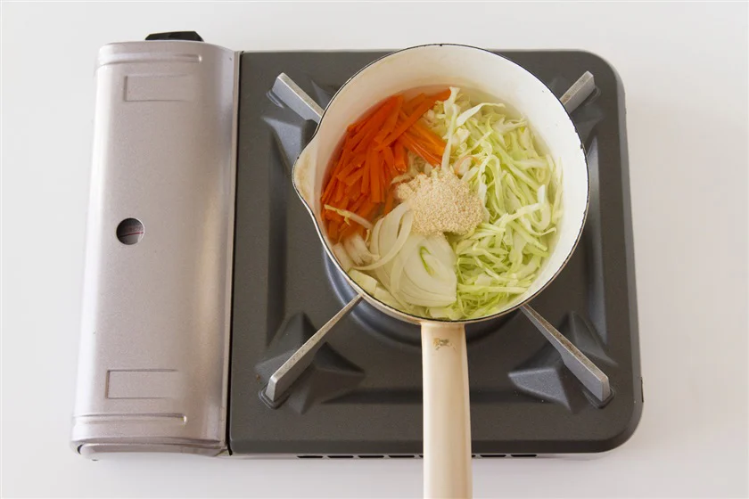豚肉とせん切り野菜の簡単中華風スープ  のつくり方_2_1