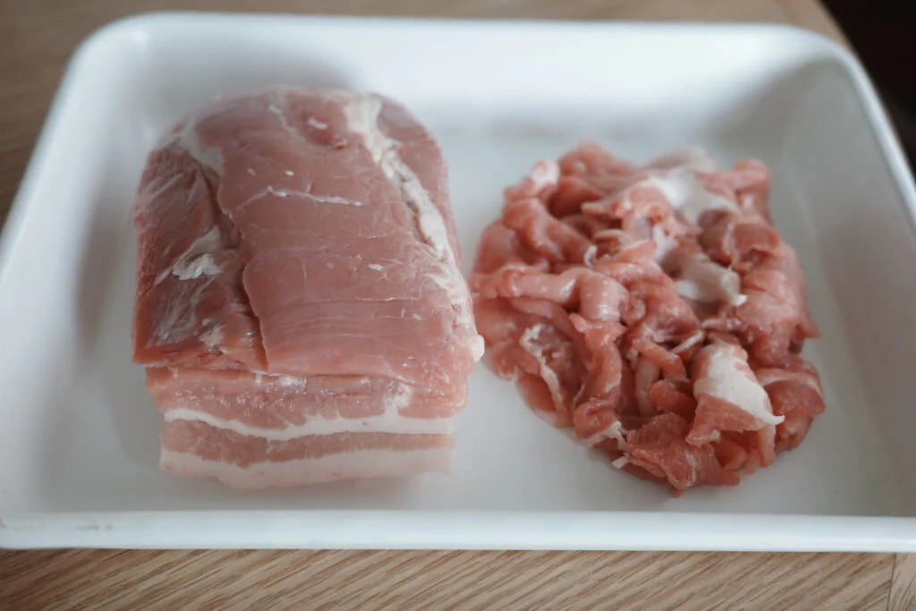 定番の豚肉こま切れのほかブロック肉を使用するのもおすすめ