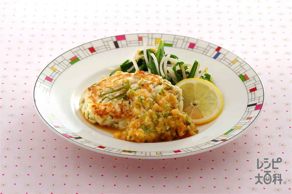 めかぶ入り豆腐ハンバーグ　おろしソース添え