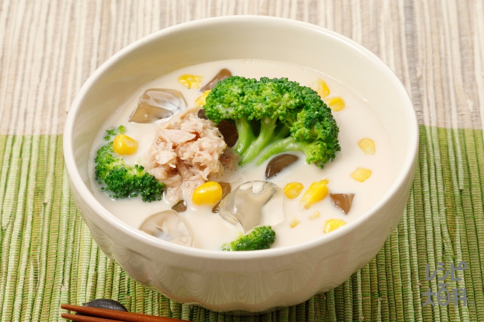 ブロッコリーの冷やし豆乳みそ汁