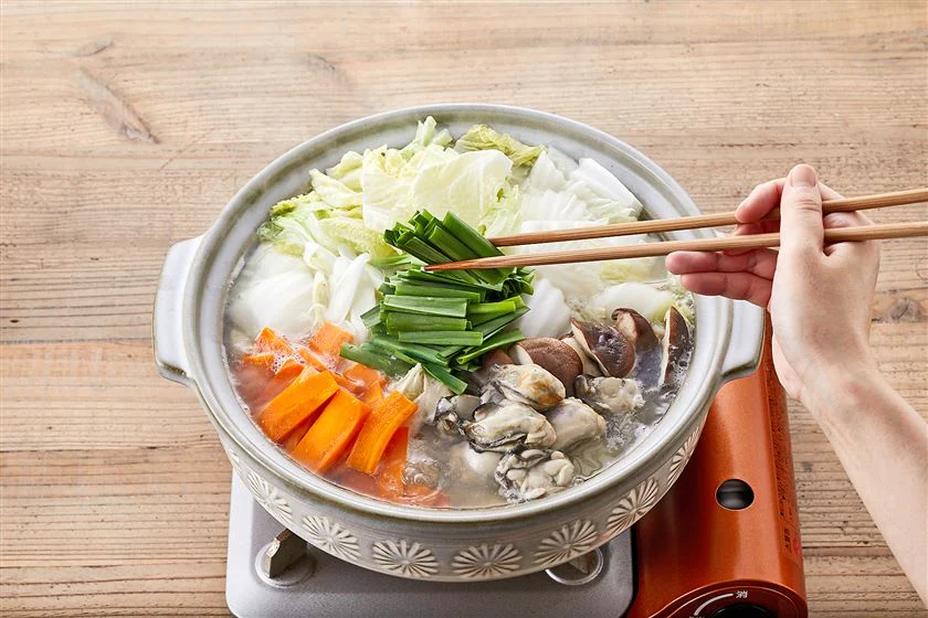 牡蠣で贅沢!めちゃうま白菜鶏がら鍋 のつくり方_3_1