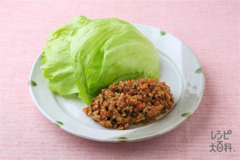 野菜たっぷり肉そぼろのレタス包み