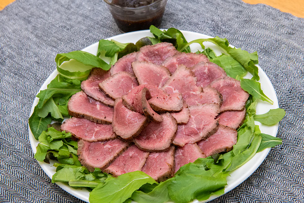 フライパンひとつで作れる！
肉マニア直伝の簡単＆
本格炭火焼風ローストビーフ