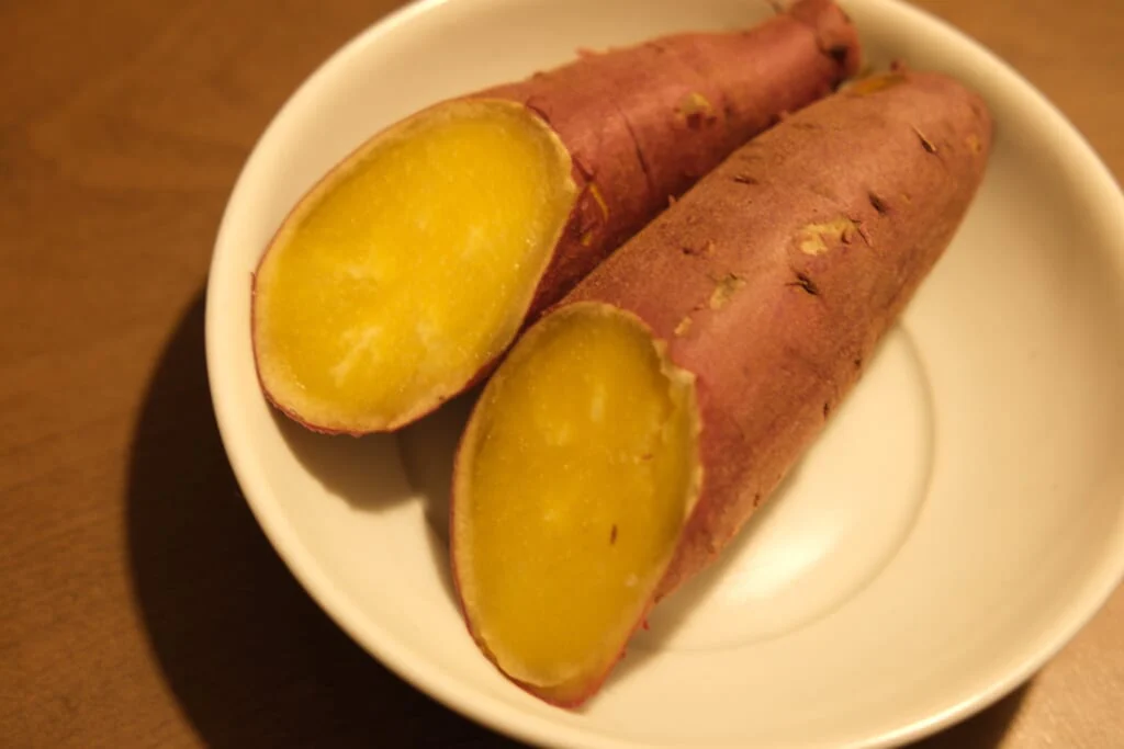 ある日のおやつに食べた、ふかし芋。