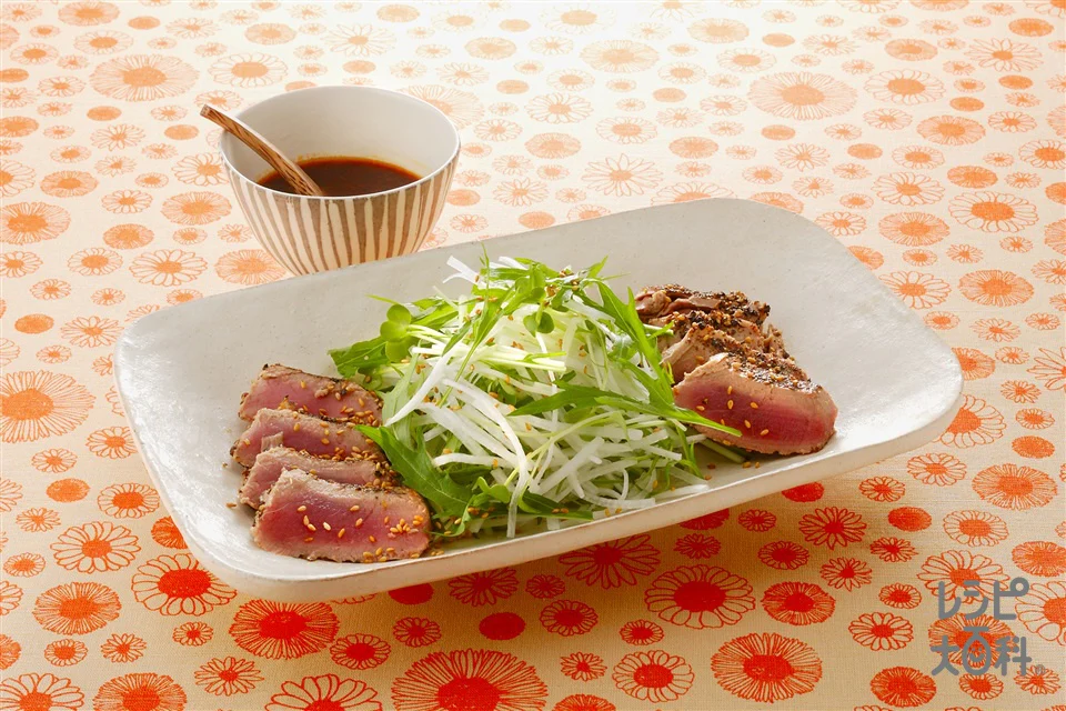 ペッパーまぐろステーキ&せん切り野菜のサラダ
