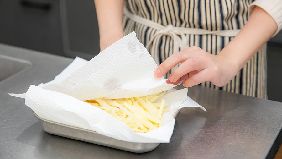 食べ出したらとまらない♪「やみつきフライドポテト」の作り方