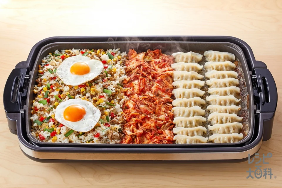 目玉焼きのっけ彩り野菜チャーハン　×　ギョーザ