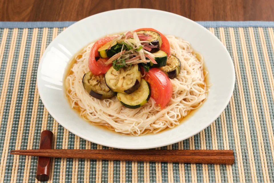 ジュワッとだしの焼き夏野菜そうめん