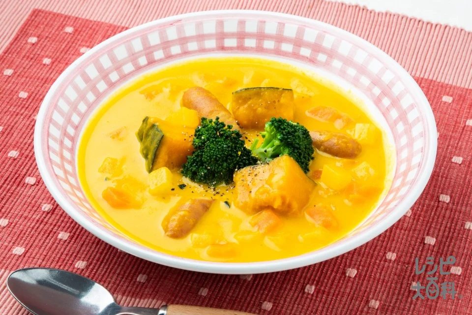 ルウ要らず！たっぷり野菜とソーセージの濃厚かぼちゃシチュー