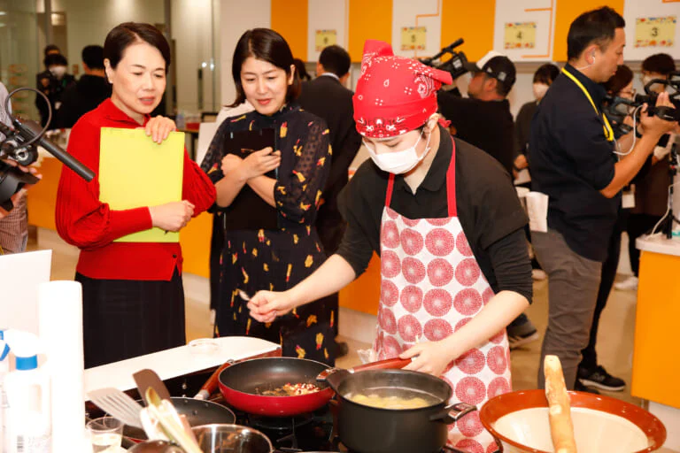 「第11回ジュニア料理選手権」の様子