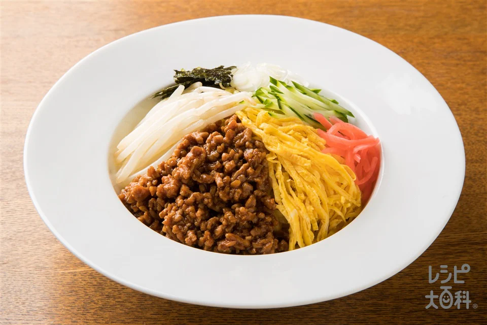 きのこ入り肉みそのジャージャー麺