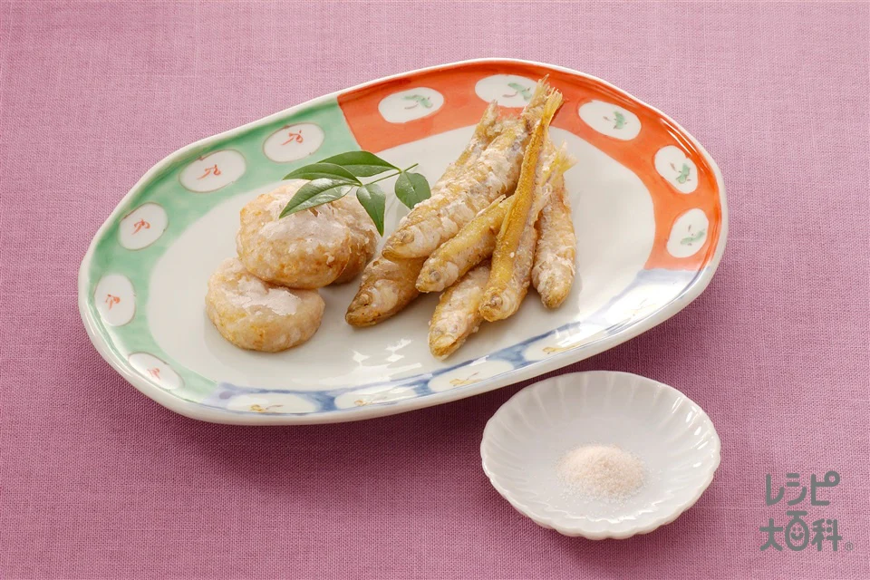 わかさぎと里いもの揚げもの　「ほんだし」素塩添え