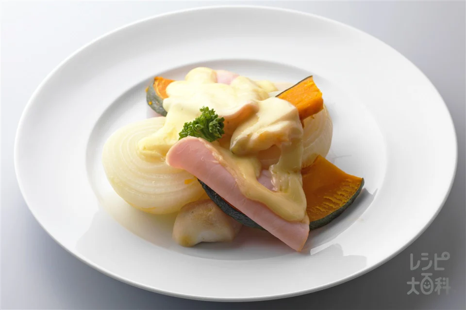 野菜とハムのとろとろチーズがけ
